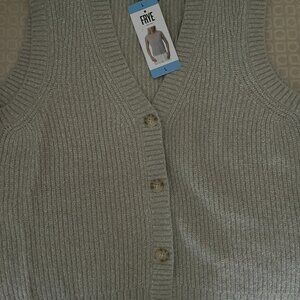 FAYE Light Gray Knit Sweater Vest – Size L (NWT)